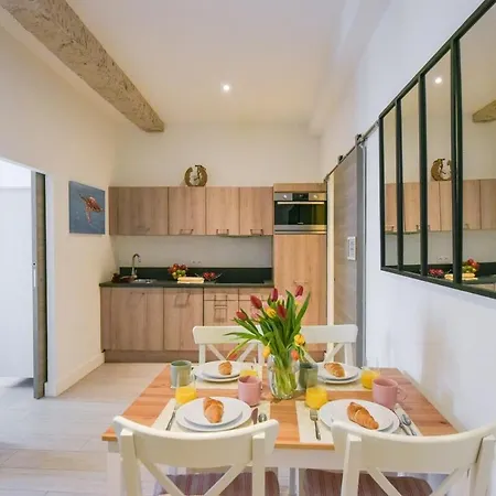 Appartement Vieux Murs - Brand New Flat For 4, Ac, Wifi Center Old
